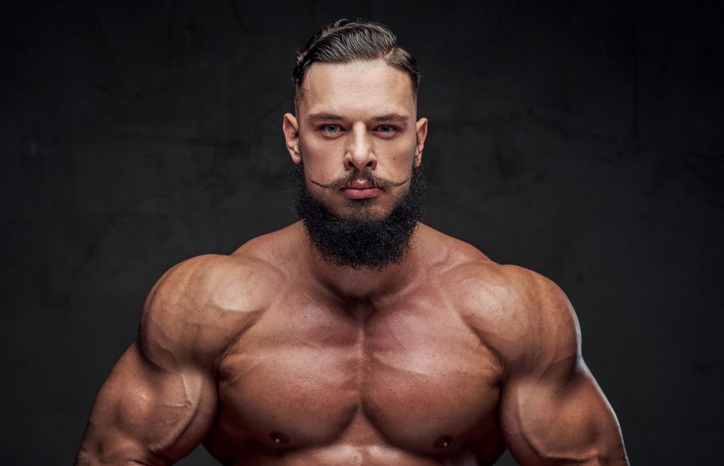 Brazilian bodybuilder risks his life by injecting himself with OIL